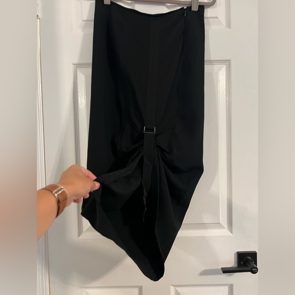 S Max Mara Black asymmetrical Skirt size M 
With buckle tie to adjust length - Picture 7 of 7